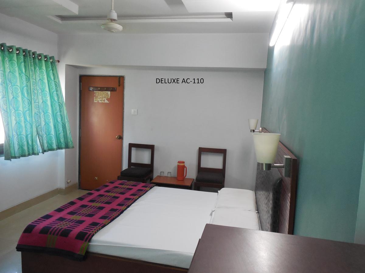 Hotel Silver Springs Ахмедабад Екстериор снимка