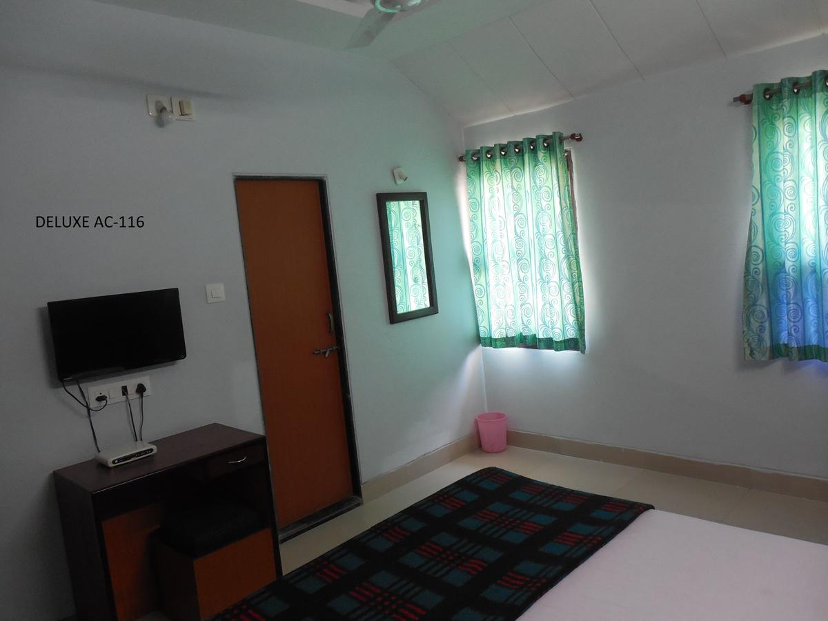 Hotel Silver Springs Ахмедабад Екстериор снимка